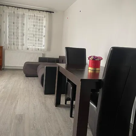 Апартаменти Chic Coresi Studio