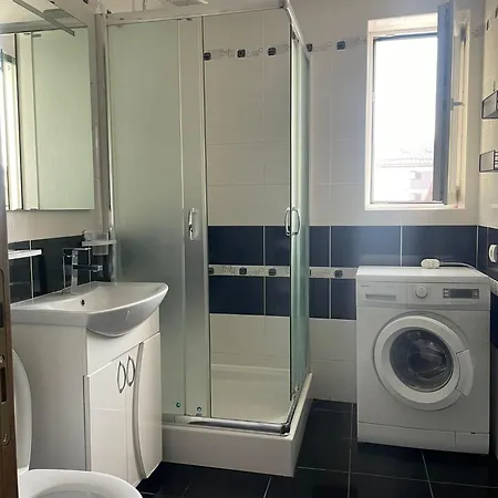 Chic Coresi Studio Апартаменти